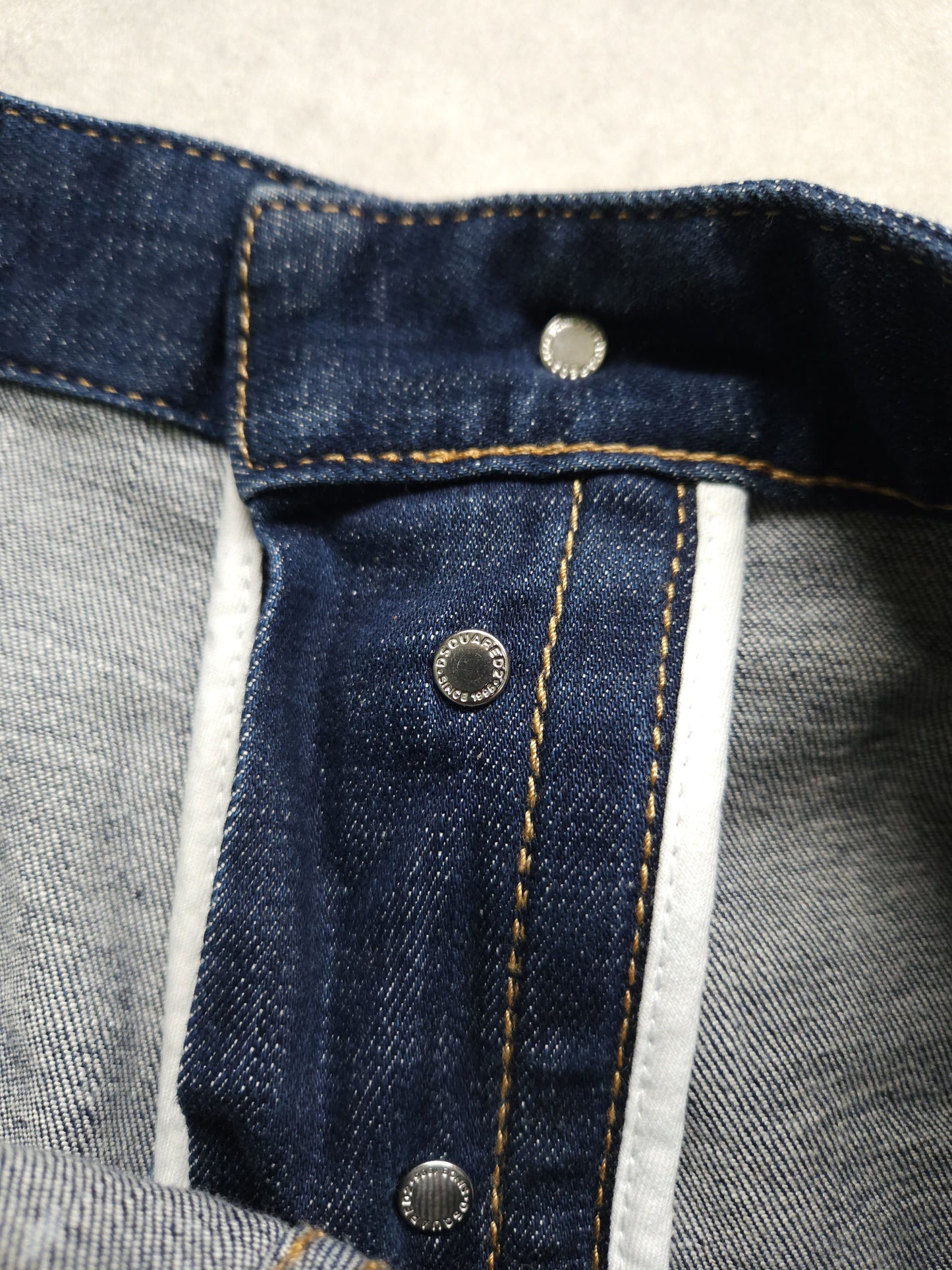 Dsquared2 Dan Commando Short distressed SS2023