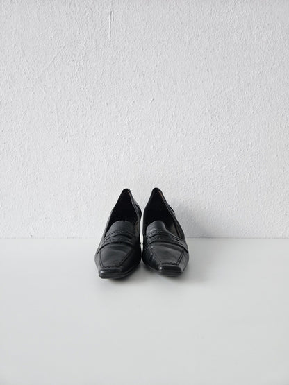 Vintage long toe leather heels