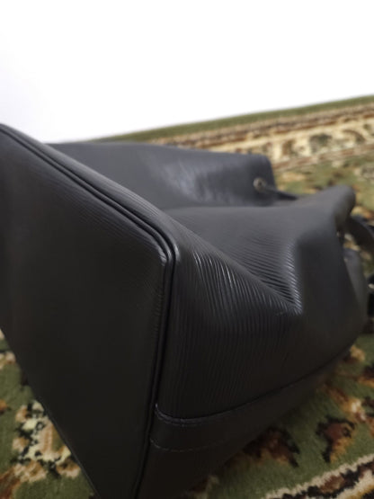 Vtg 80s Louis Vuitton epi leather petit noe bucket bag