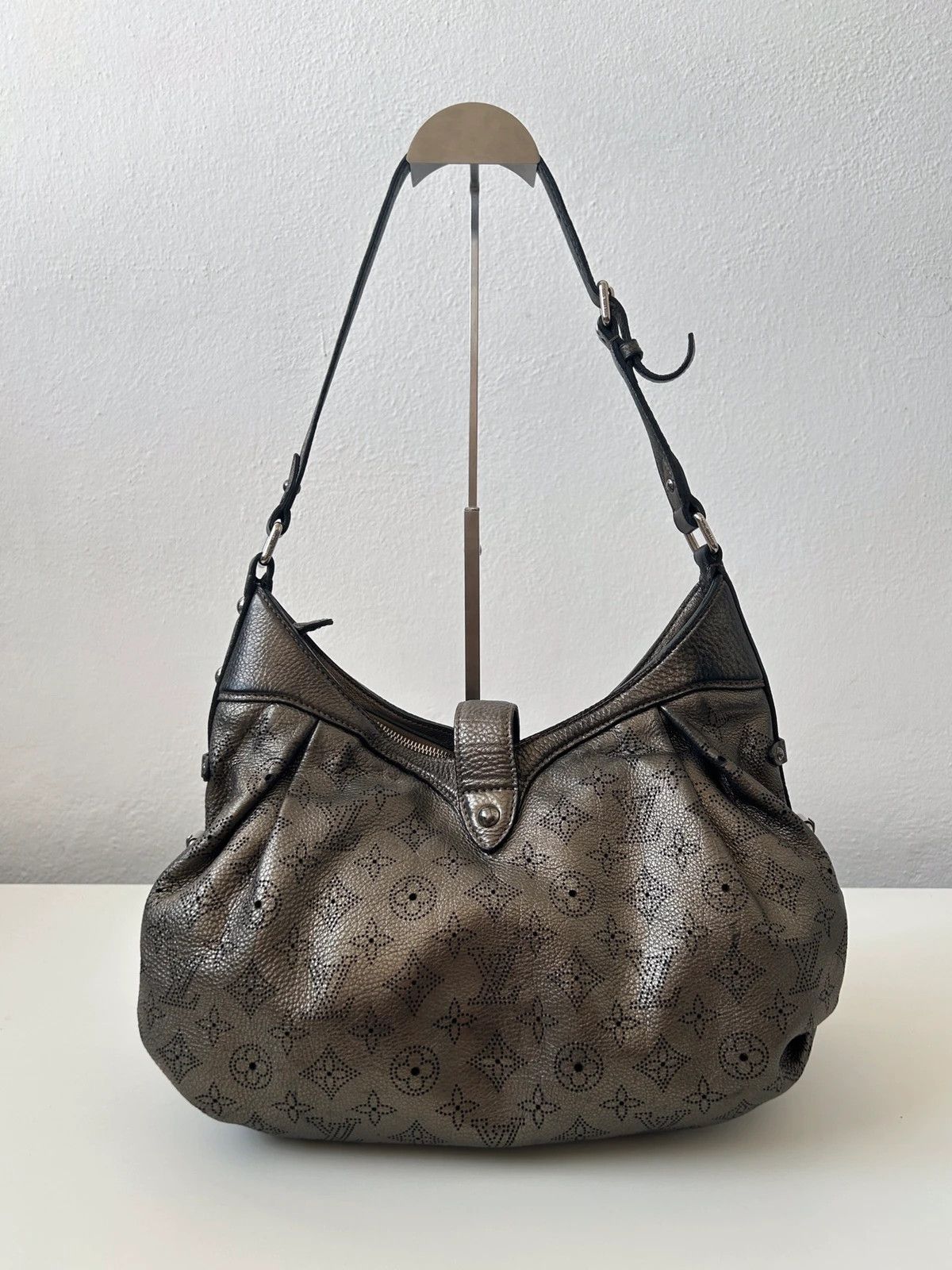 Louis Vuitton Argent Monogram Mahina handbag