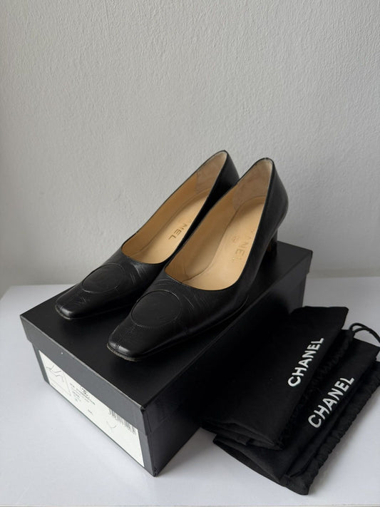 AW2001 Chanel embossed logo long toe leather pumps