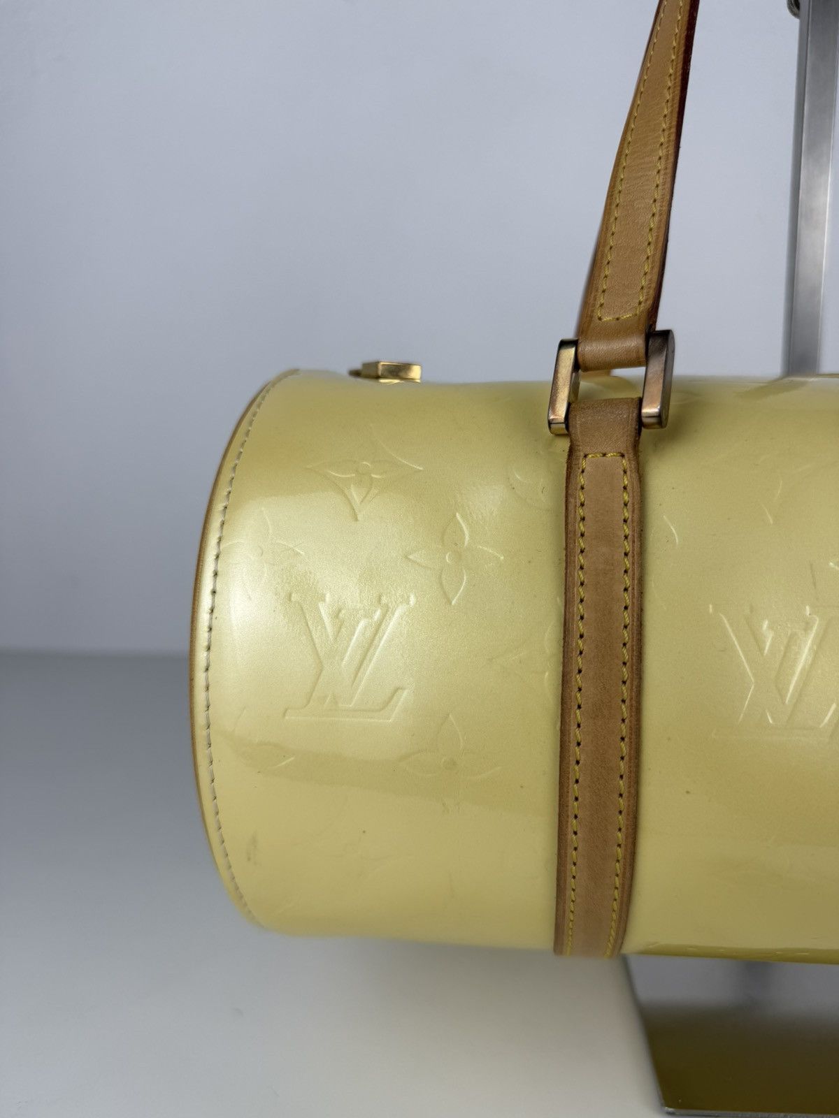Louis Vuitton vernis monogram bedford handbag in buttery