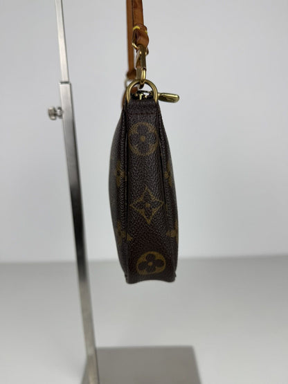 Louis Vuitton monogram pochette accessoires