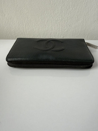 2011-2012 Chanel caviar leather CC logo zip wallet