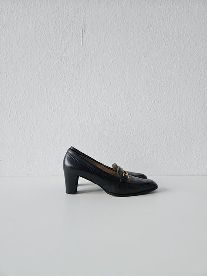 Vintage Gucci almond toe horsebit leather heels