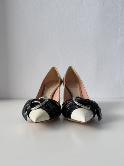 Dior patent leather buckled pointed toe pumps with bow