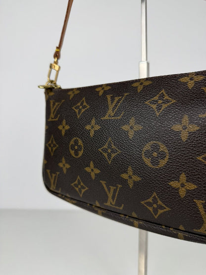 Louis Vuitton monogram pochette accessoires