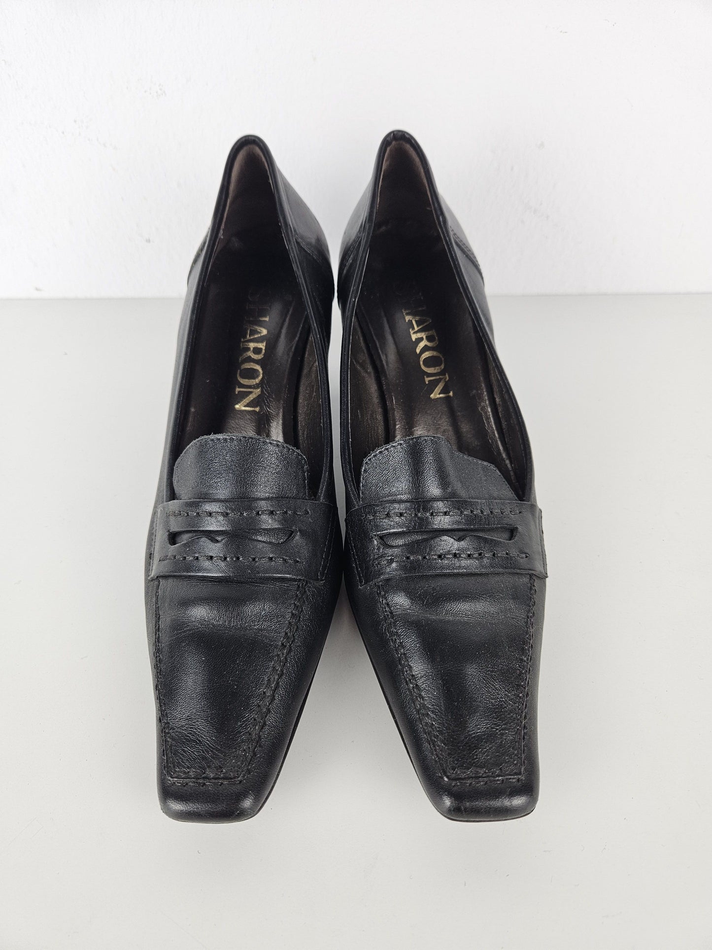 Vintage long toe leather heels