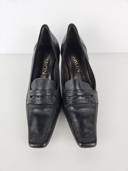 Vintage long toe leather heels