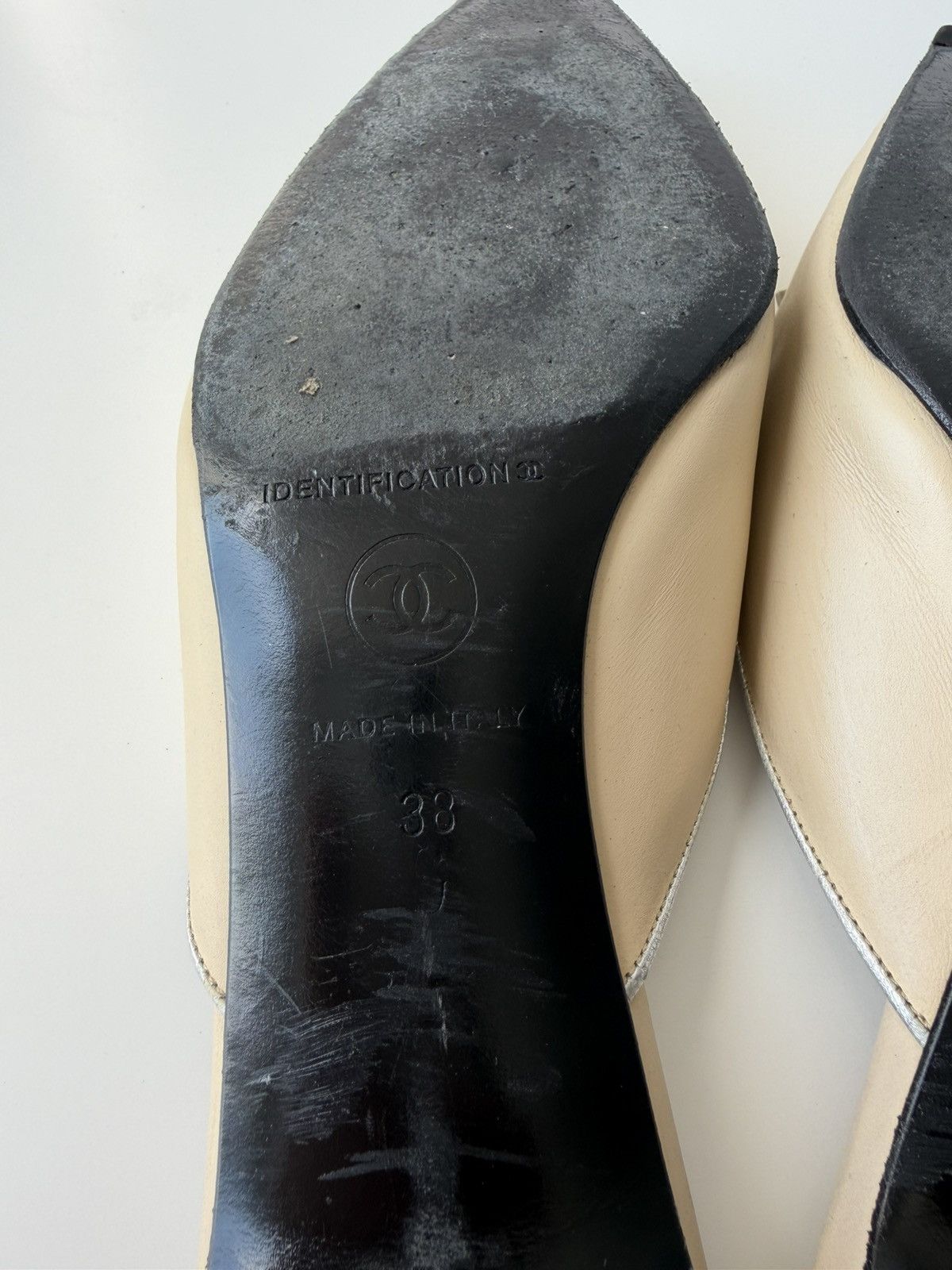 Vintage Chanel pointed toe bow kitten heels