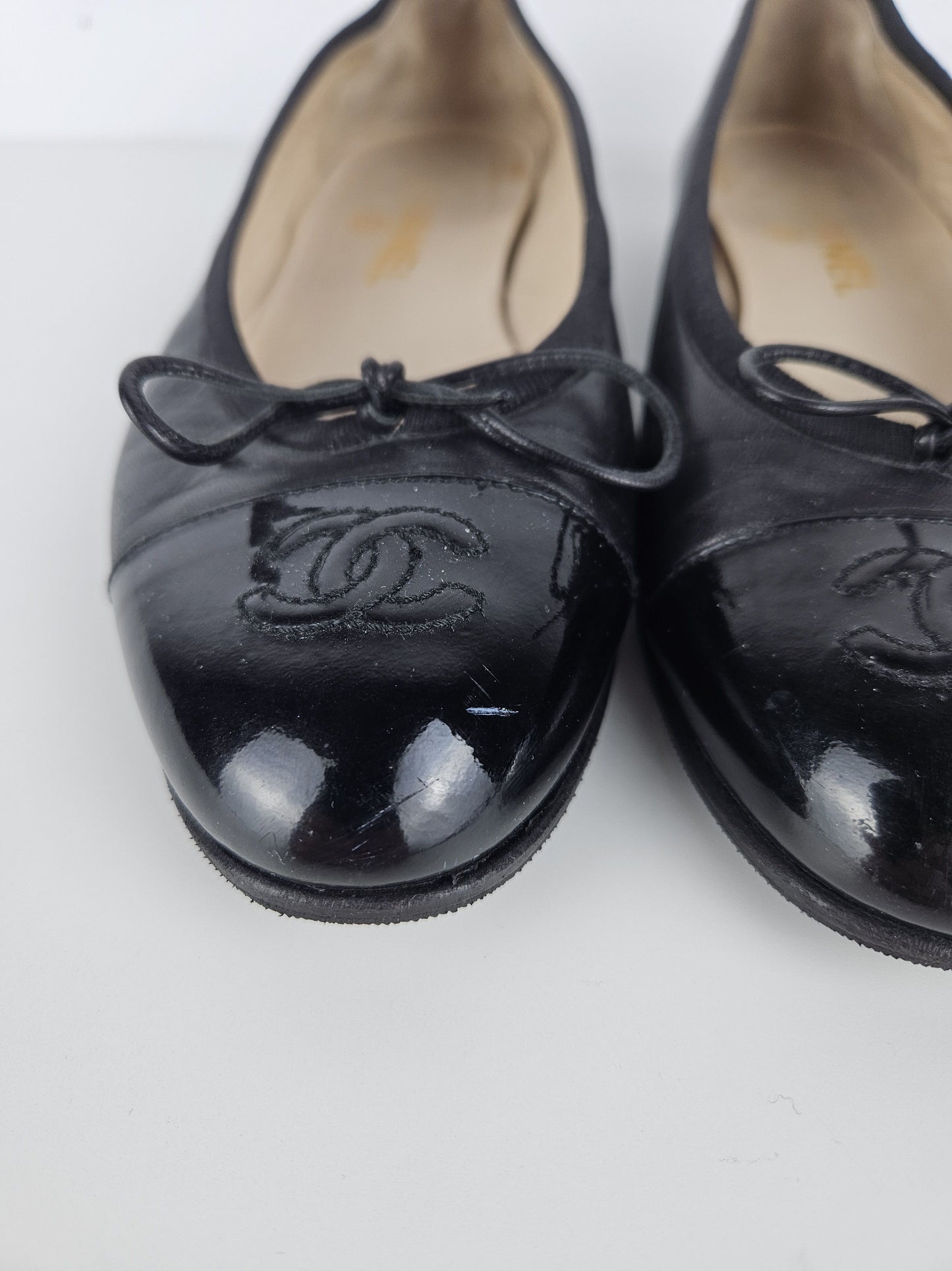 Vintage Chanel ribbon CC logo ballet flats