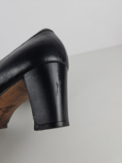 Vintage Gucci almond toe horsebit leather heels