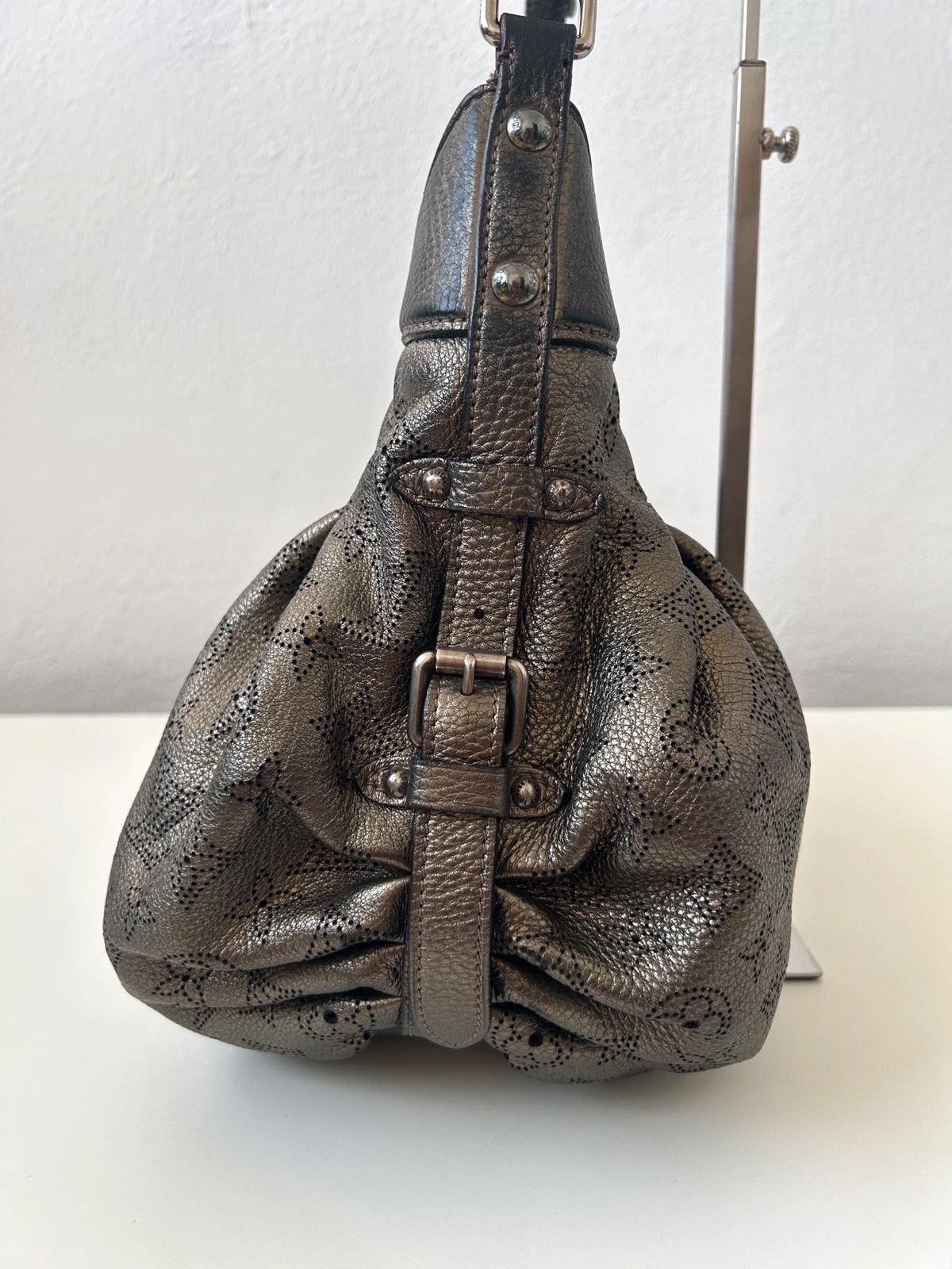 Louis Vuitton Argent Monogram Mahina handbag