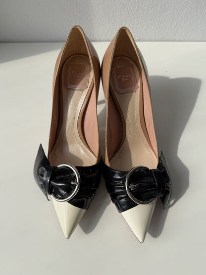 Dior patent leather buckled pointed toe pumps with bow