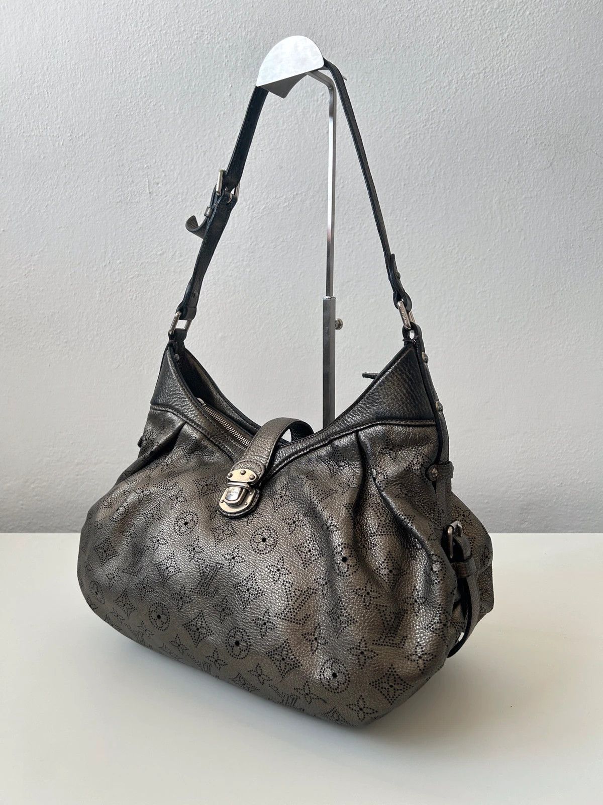 Louis Vuitton Argent Monogram Mahina handbag