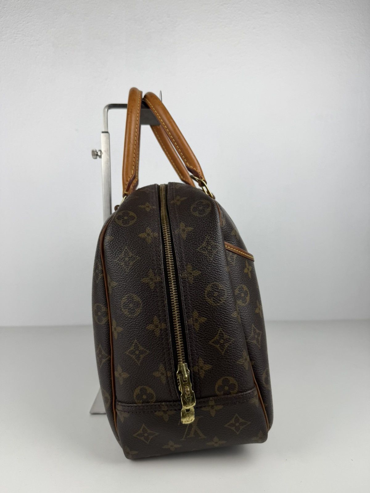 Vintage Louis Vuitton monogram deauville handbag