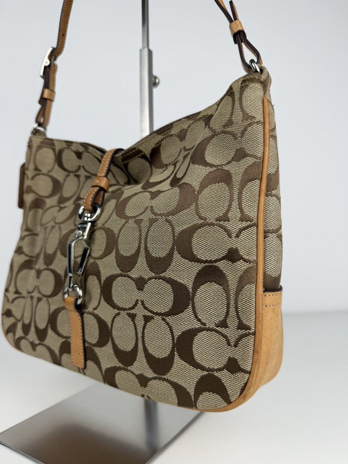 Coach hamptons leather and canvas clasp shoulder bag