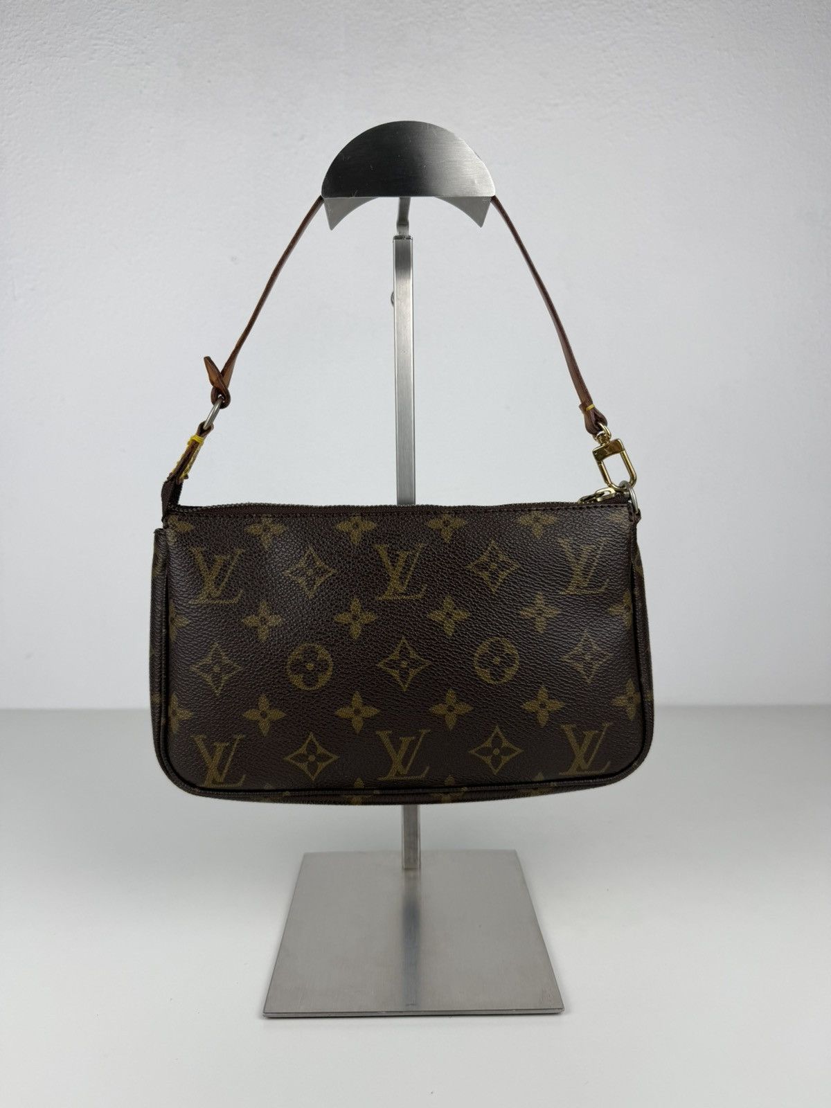 Louis Vuitton monogram pochette accessoires