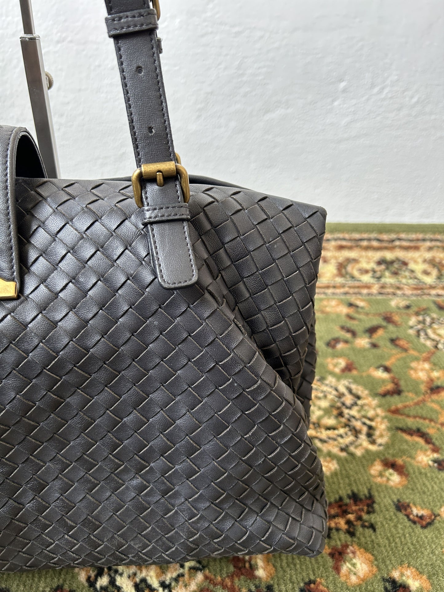 Bottega veneta intrecciato leather roma handbag