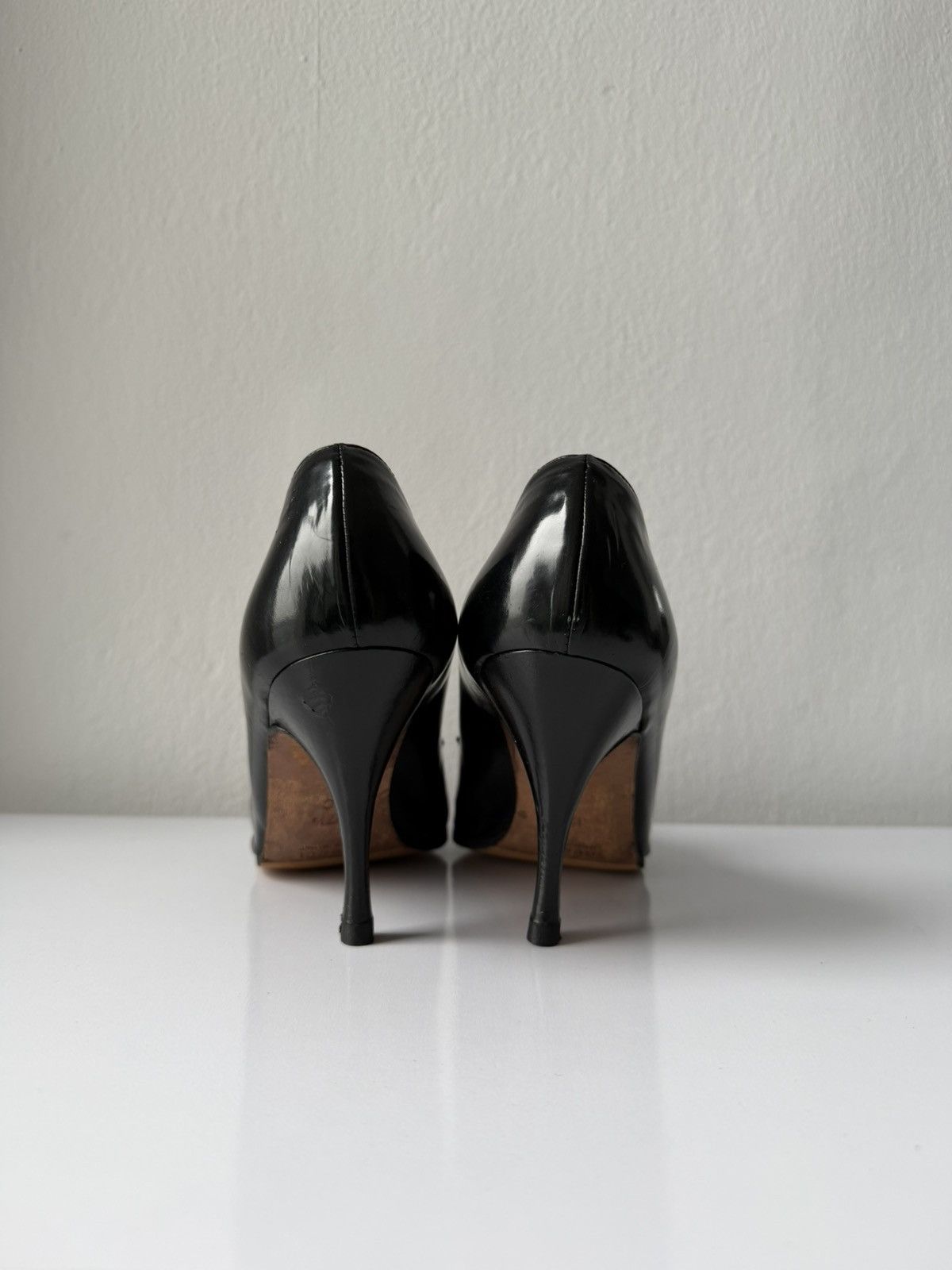 Vintage Gucci horsebit pointed toe patent leather pumps