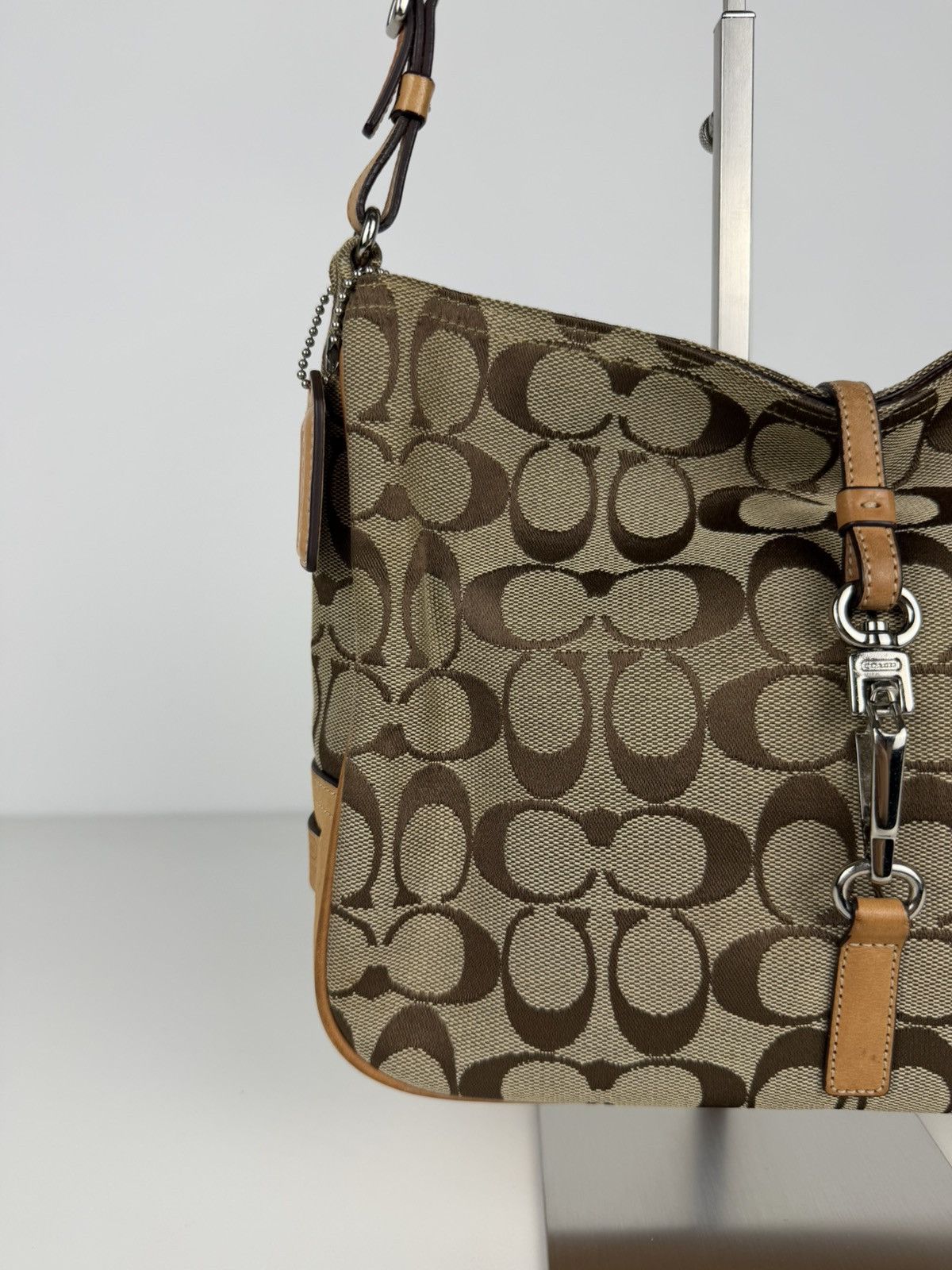 Coach hamptons leather and canvas clasp shoulder bag