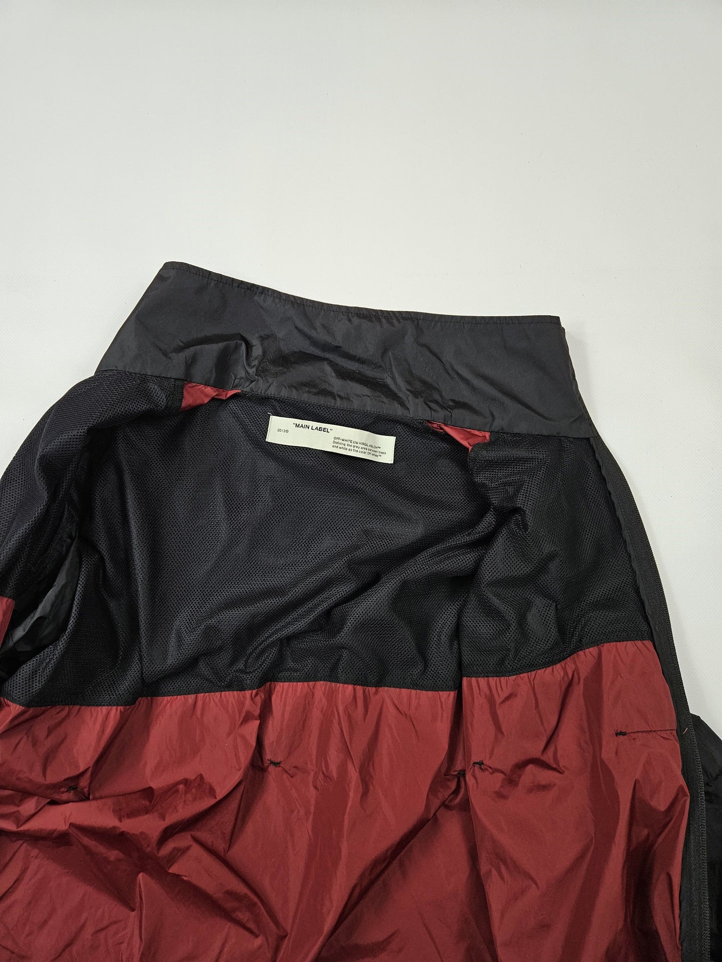 Off-white SS2020 removable sleeve river trail track top