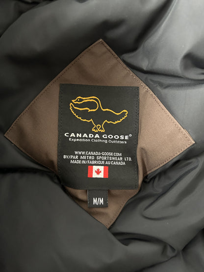Canada goose chilliwack hooded bomber jacket