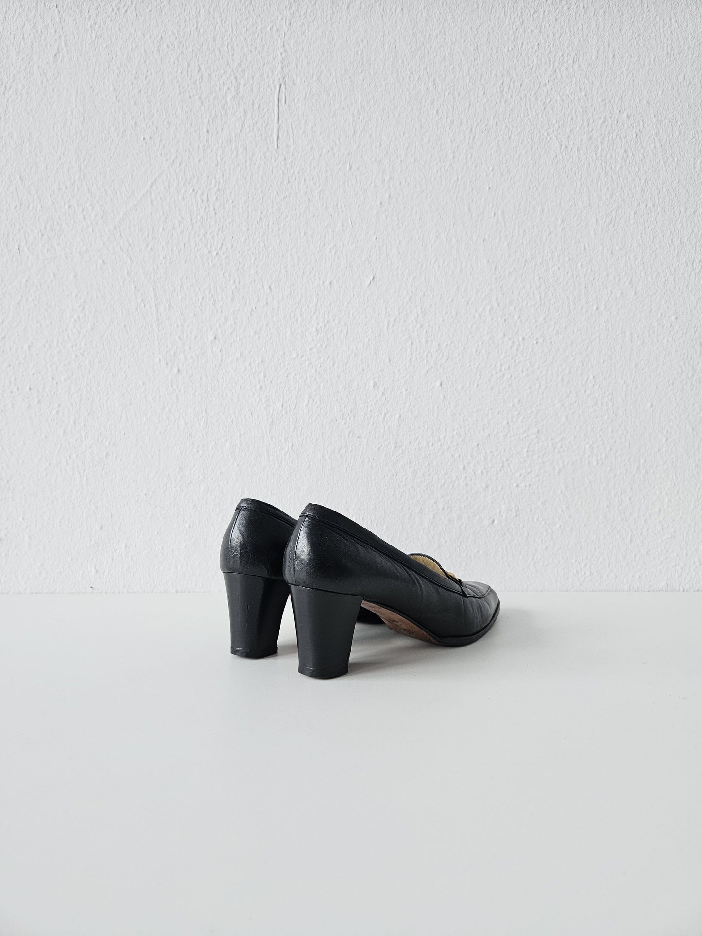 Vintage Gucci almond toe horsebit leather heels