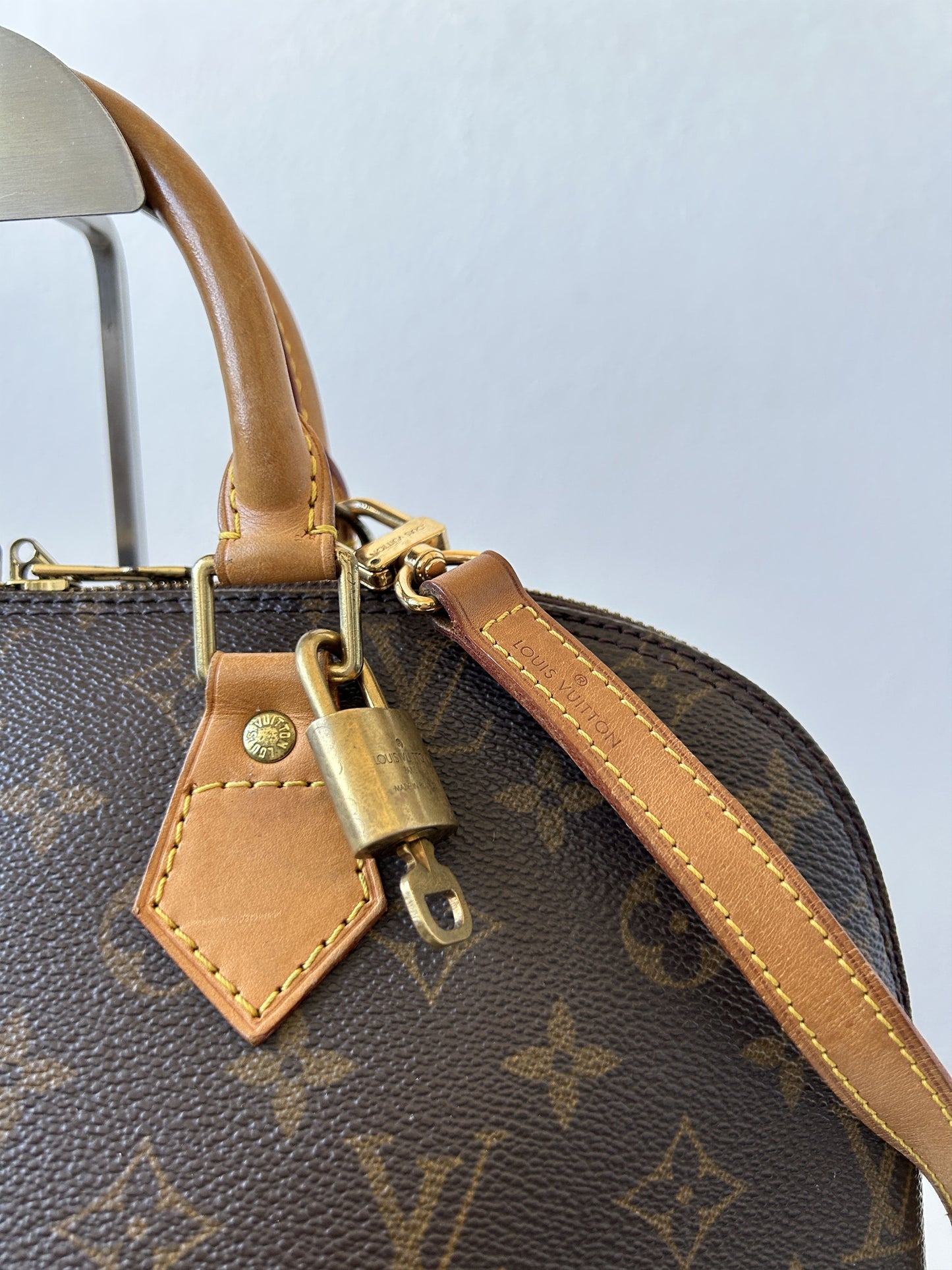 Vintage Louis Vuitton Alma monogram handbag