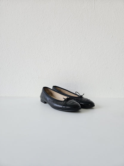 Vintage Chanel ribbon CC logo ballet flats