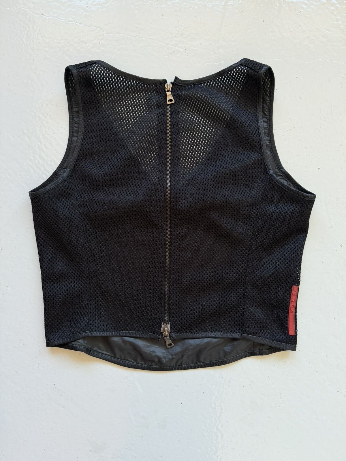 SS1999 Prada red tab back zip mesh top vest