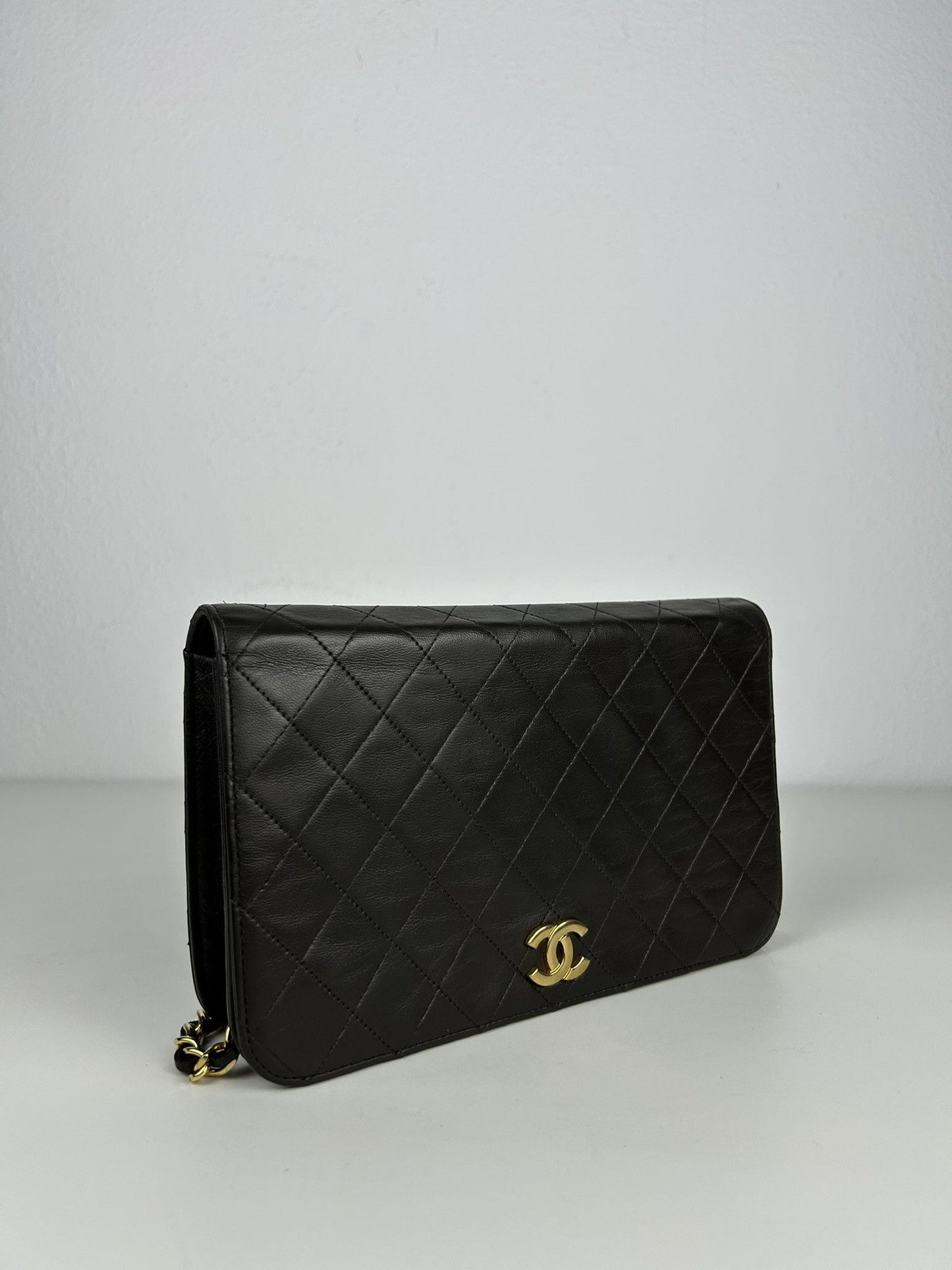 Vintage Chanel timeless/ classique in matelasse quilted lambskin