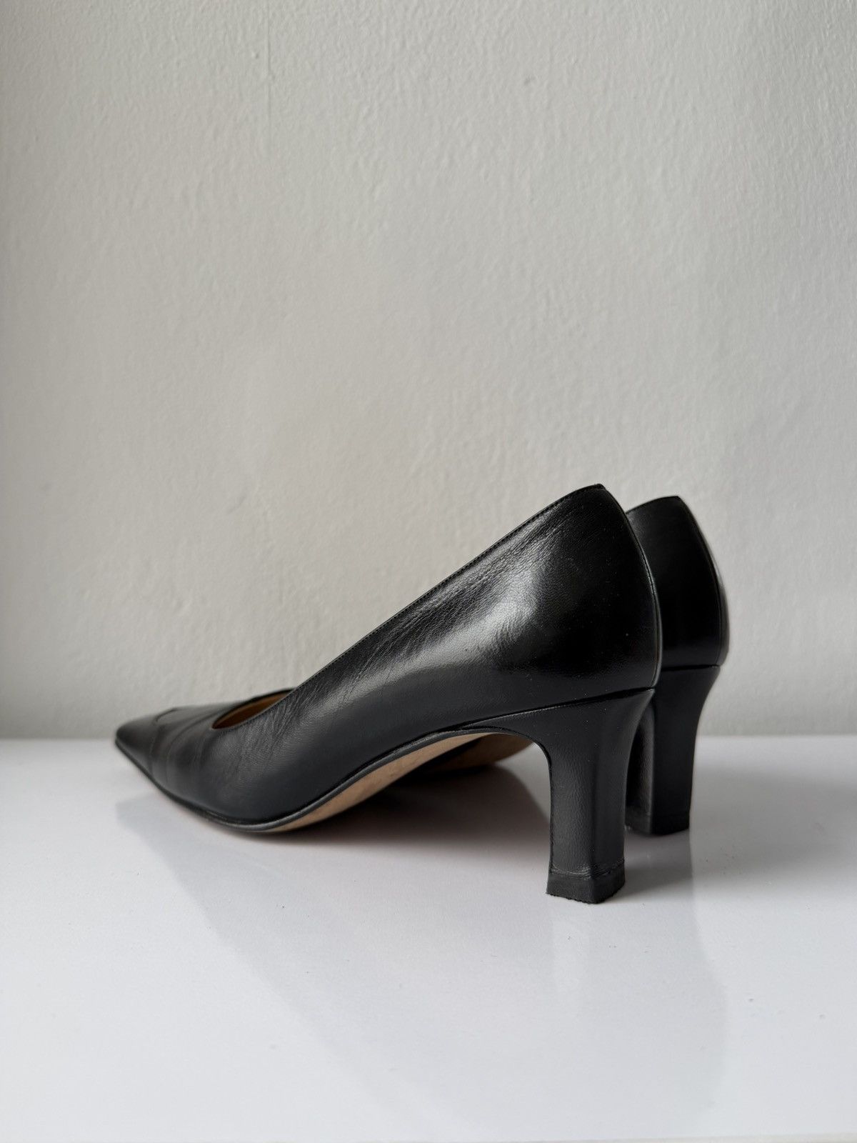 AW2001 Chanel embossed logo long toe leather pumps