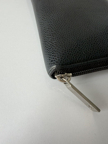 2011-2012 Chanel caviar leather CC logo zip wallet