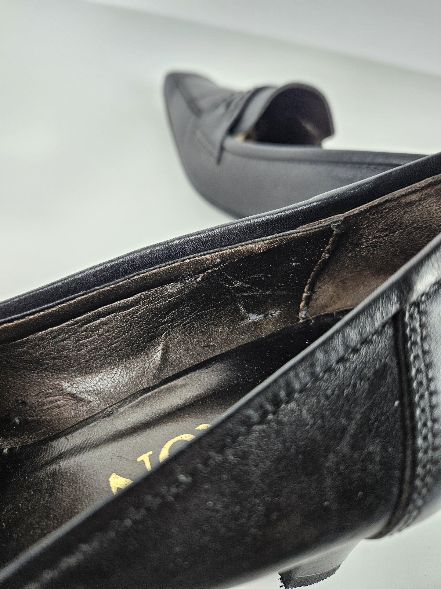 Vintage long toe leather heels