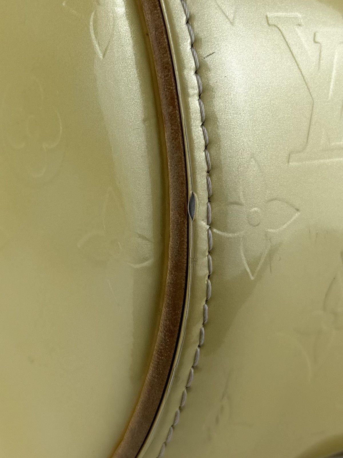 Louis Vuitton vernis monogram bedford handbag in buttery
