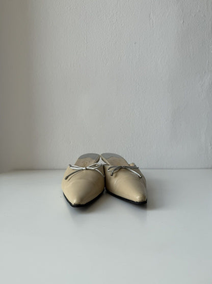 Vintage Chanel pointed toe bow kitten heels