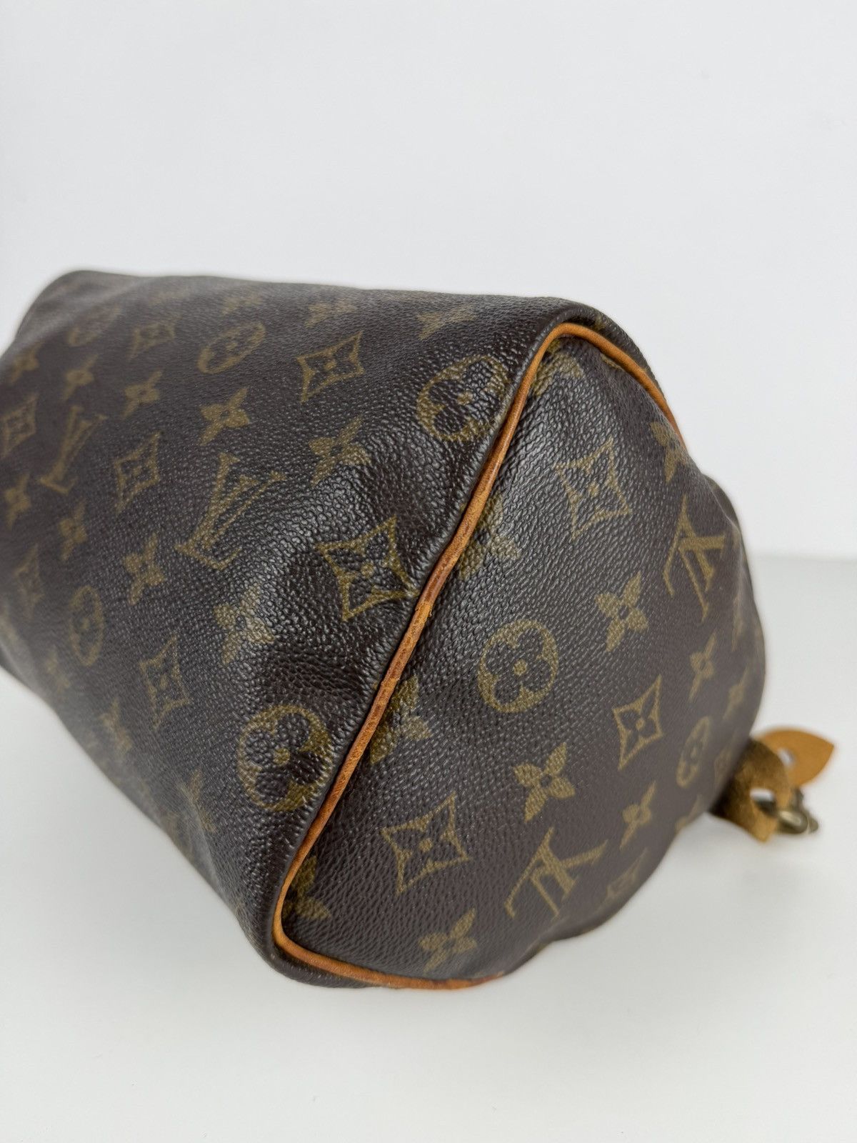 Vintage Louis Vuitton monogram speedy 25