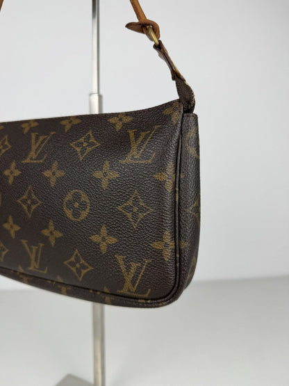 Louis Vuitton monogram pochette accessoires