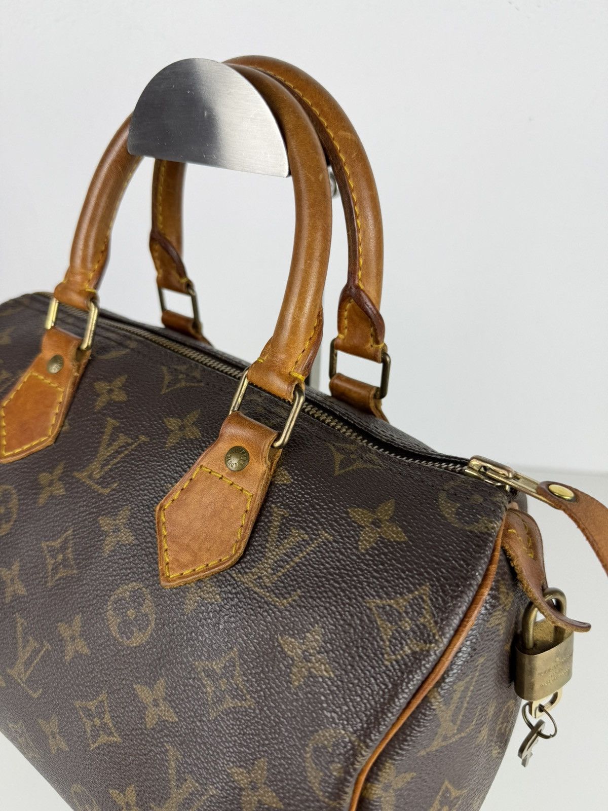 Vintage Louis Vuitton monogram speedy 25