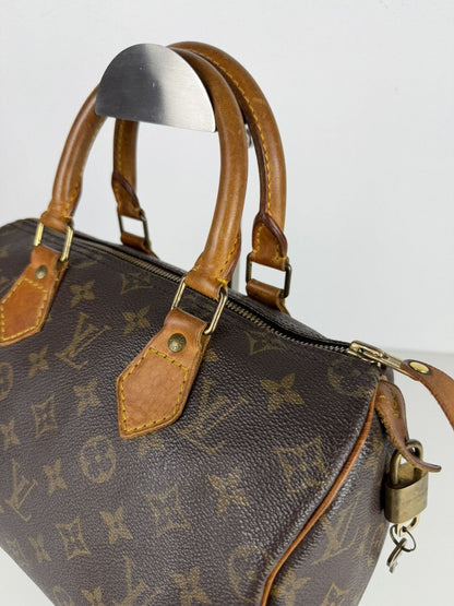 Vintage Louis Vuitton monogram speedy 25