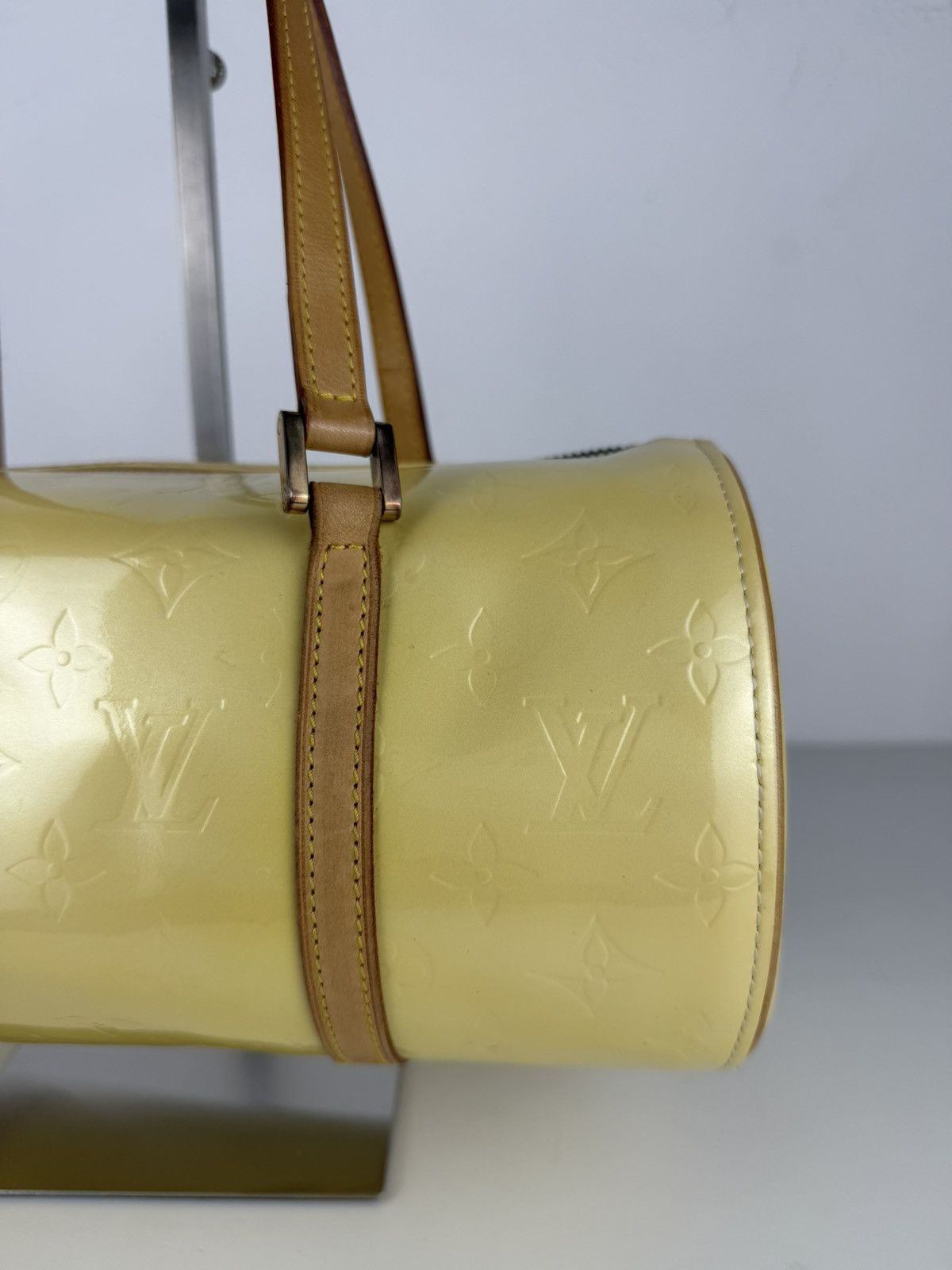 Louis Vuitton vernis monogram bedford handbag in buttery