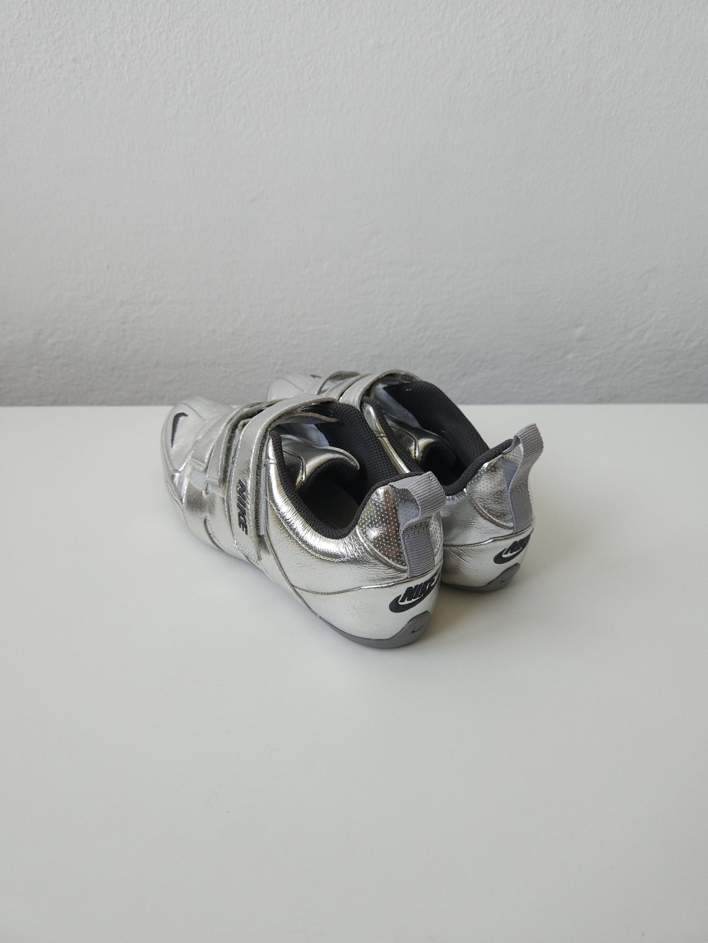 Vintage y2k nike fixed speed V silver