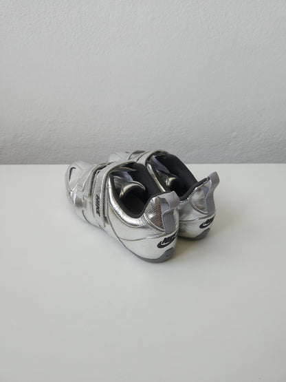 Vintage y2k nike fixed speed V silver