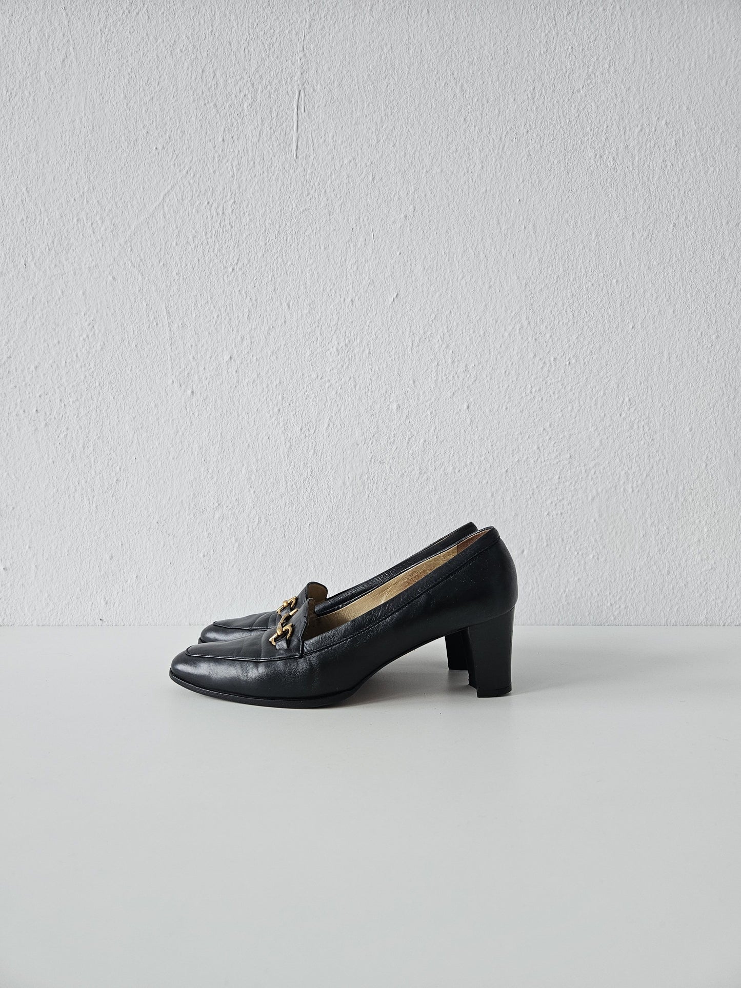 Vintage Gucci almond toe horsebit leather heels