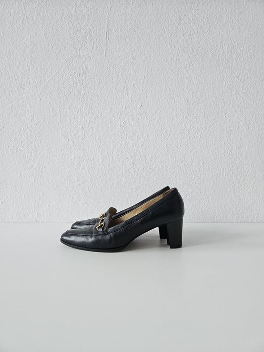 Vintage Gucci almond toe horsebit leather heels