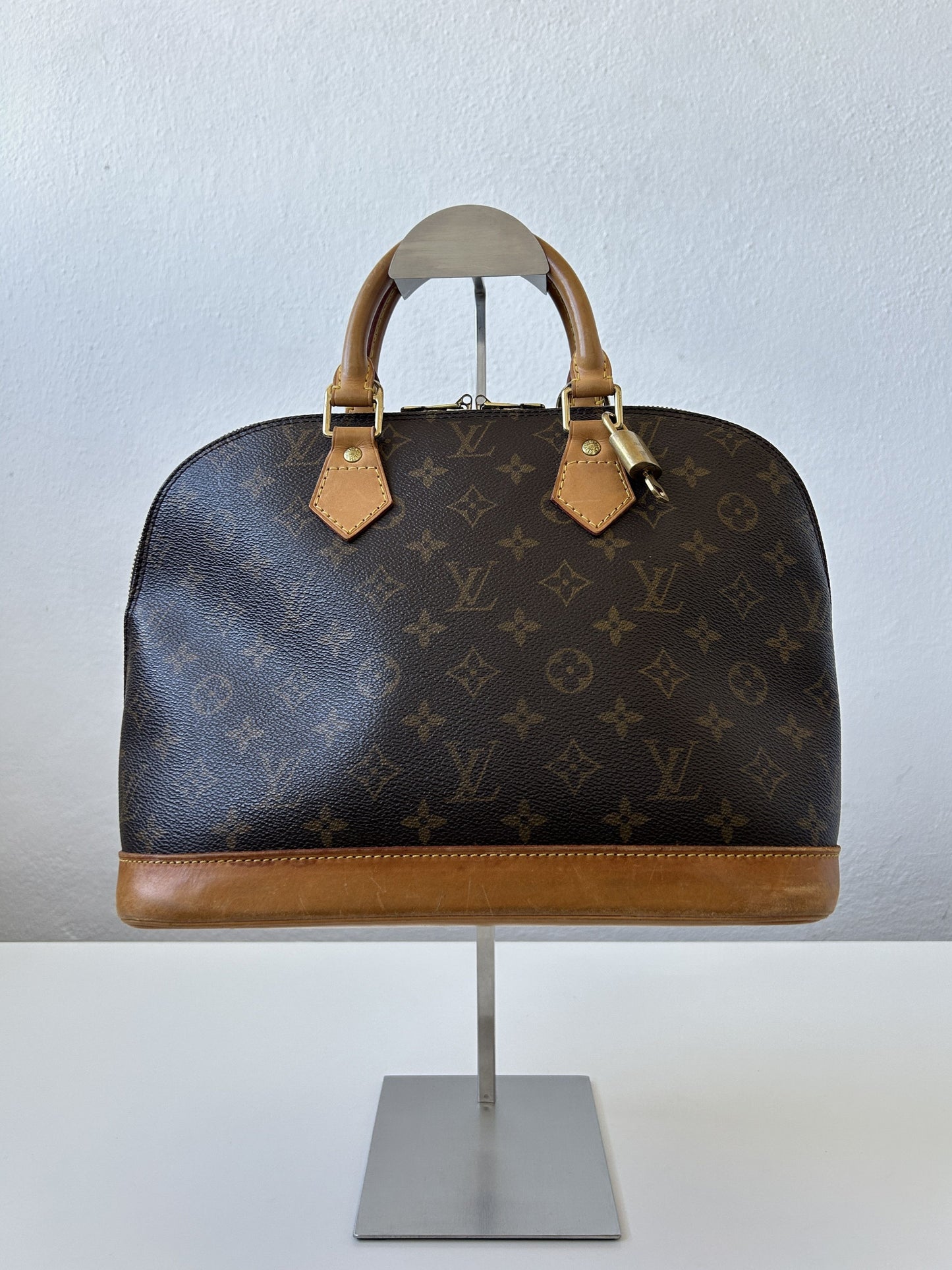 Vintage Louis Vuitton Alma monogram handbag