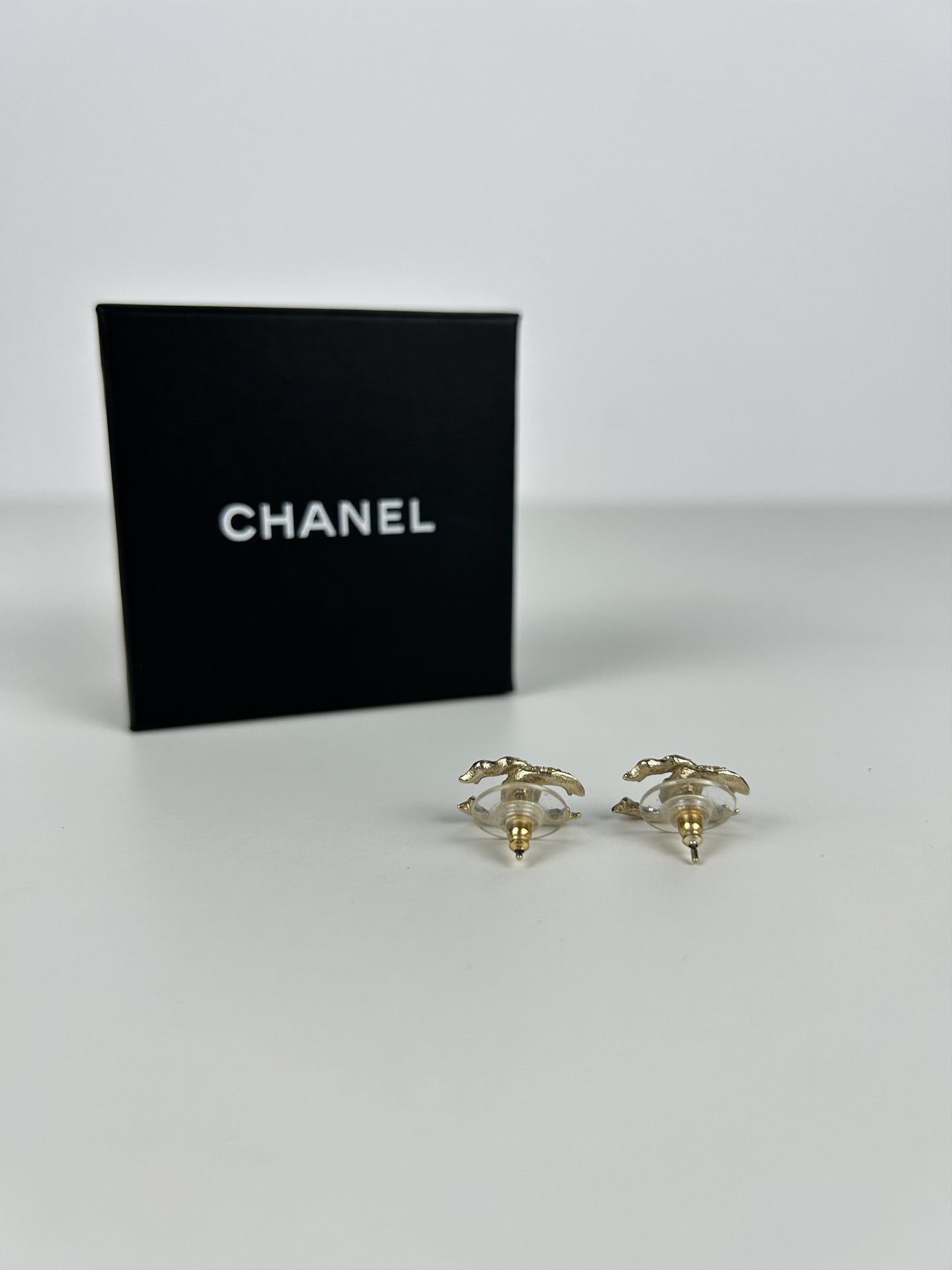 Chanel 2018 cruise cc logo rhinestone embellished earrings