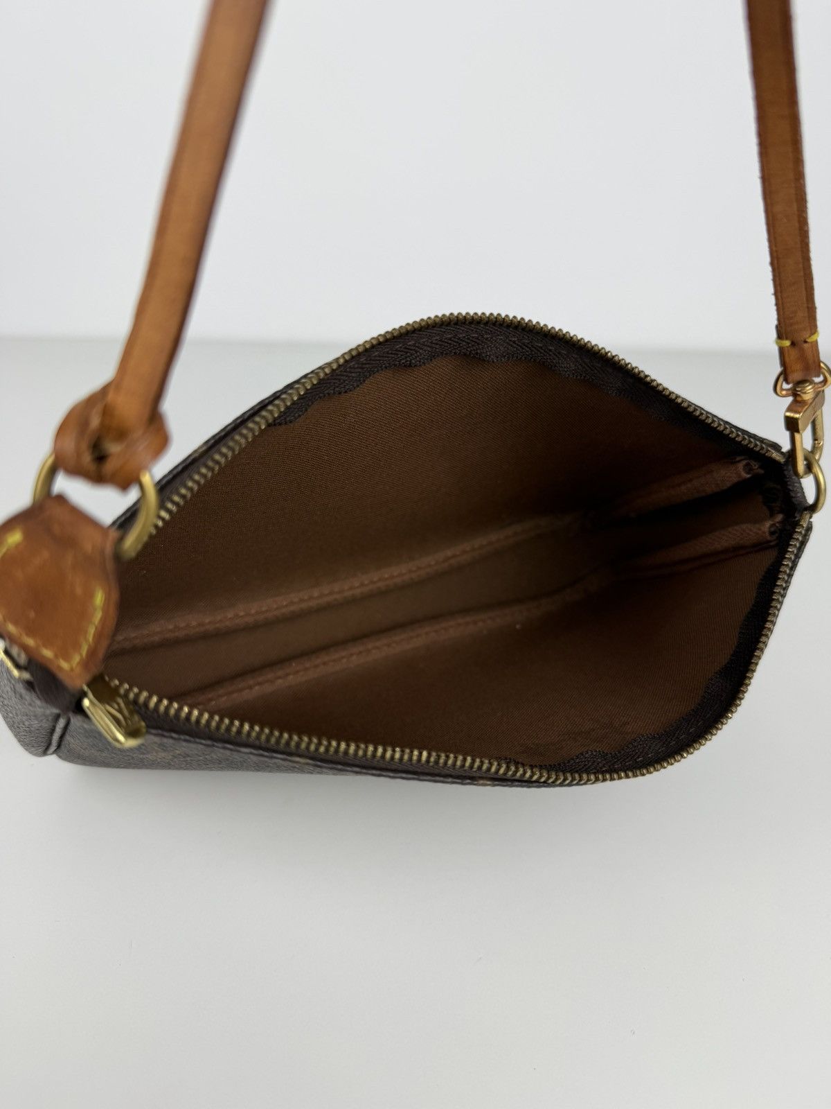 Louis Vuitton monogram pochette accessoires