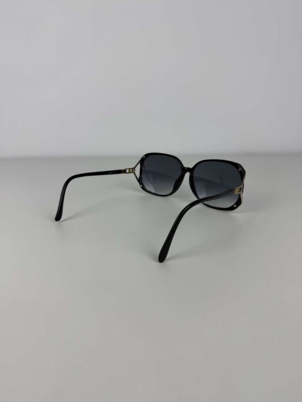 Vintage 80s Yves Saint Laurent 30-8521 oversized sunglasses